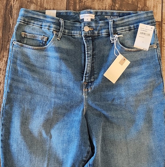 Good American Good Classic Slim Bootcut Jeans - Picture 8 of 11